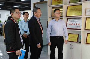 热烈欢迎市政府秘书长林兢一行莅临华体会（中国）集团广西公司考察指导